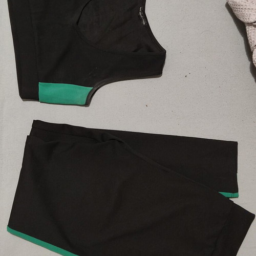 Sports Set leggings and top like new, black and green