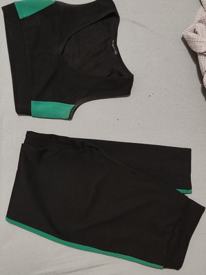 Sports Set leggings and top like new, black and green