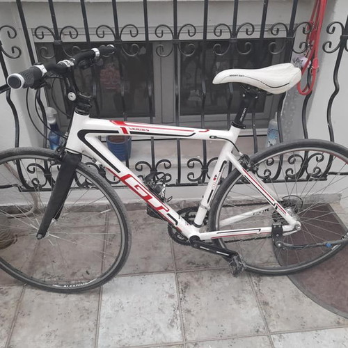 GT Series 1 Racing Aluminum Bicycle like new, white, with gears