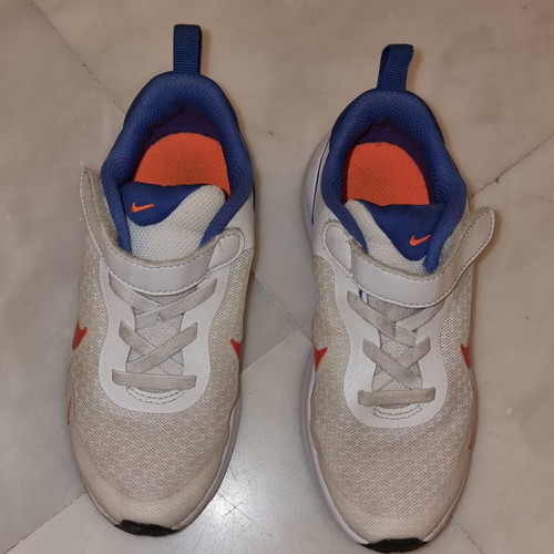 Nike Revolution 7 kids' athletic shoes like new, size 29.5