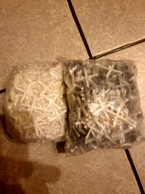 Tile leveling crosses like new