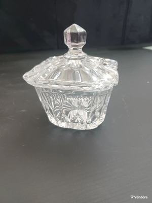 Vintage sugar bowl in excellent condition