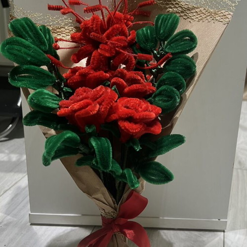 Roses and spider lily bouquet made of pipe cleaners