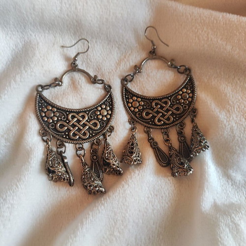 Boho Indian carved dangling earrings new
