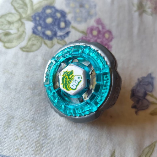 Beyblade Leone like new