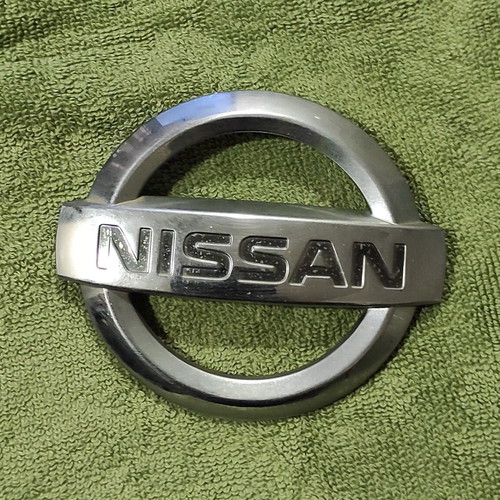 Nissan bakelite emblem for hood and trunk used