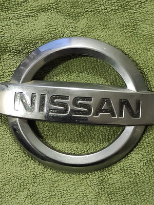 Nissan bakelite emblem for hood and trunk used