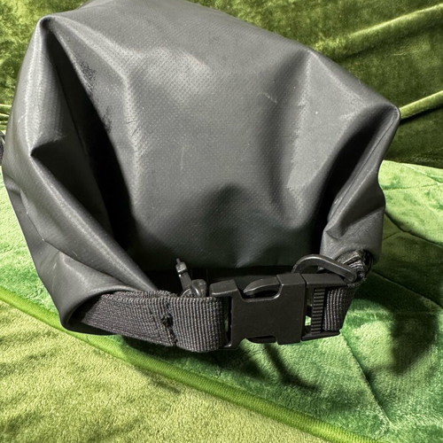 Motoraid dry bag 15-20L like new, black