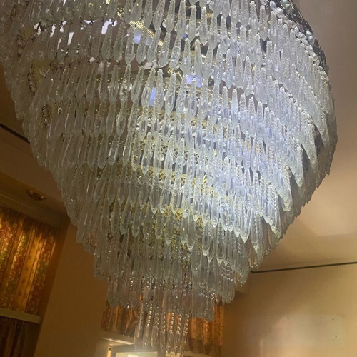 Crystal chandelier in excellent condition