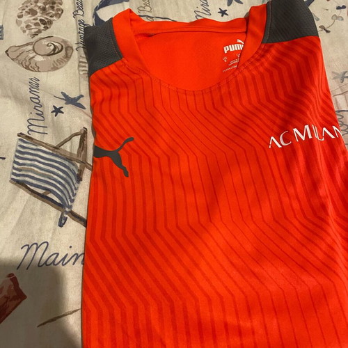 Milan training shirt authentic, like new, small