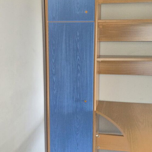 Neoset desk with bookshelf