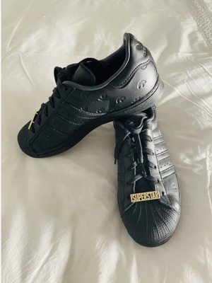 Adidas Superstar athletic shoes like new, size 38.5, black