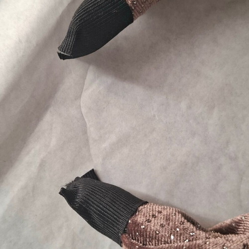 Elegant set of 2 velvet hairbands in nude and dusty rose