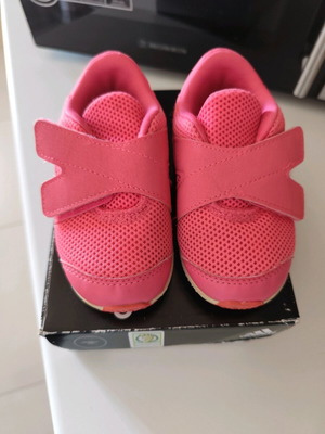 Adidas no21 baby sports shoes like new, fuchsia