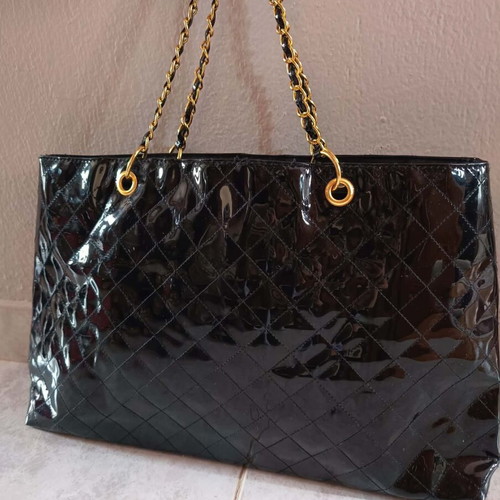 Black Quilted Chain Bag new, black with gold chains
