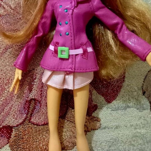 Winx Club Flora doll used with different boots