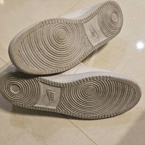 Nike boys' shoes size 40 like new, white