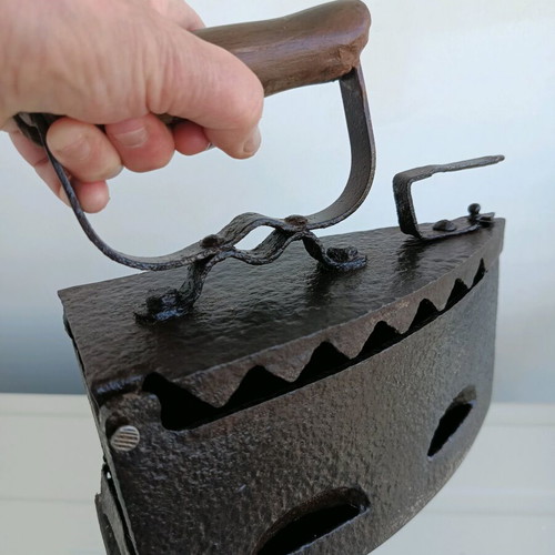 Antique Charcoal Iron 1925 Cast Iron Like New