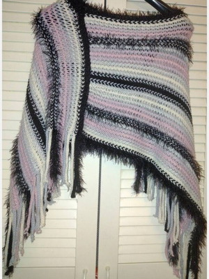 Fashion scarf-poncho used with original shiny yarns