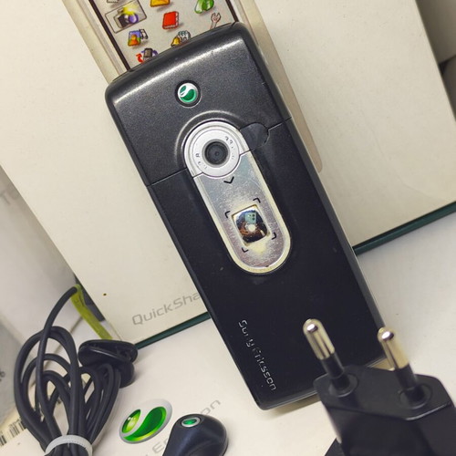 Sony Ericsson T630 Liquid Black full box used, like new