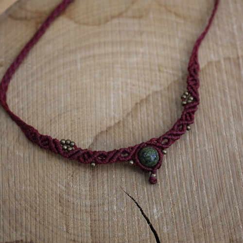 Macrame necklace burgundy with nephrite new
