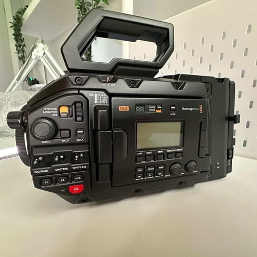 Blackmagic URSA Mini Pro 4.6K G2 like new, V-Mount ready kit