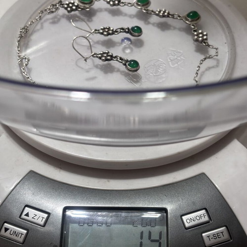 Silver 925 jewelry set used with earrings and necklace with malachite stones