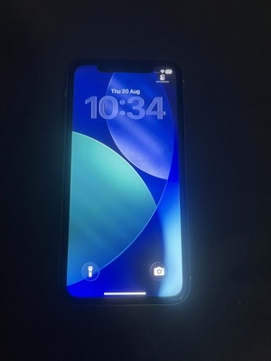 Apple iPhone 11 64GB white smartphone