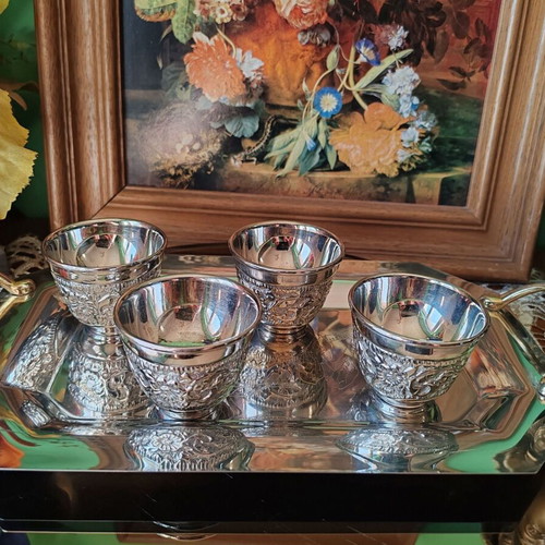 Silver-plated sake set like new with 4 cups and tray with brass handles