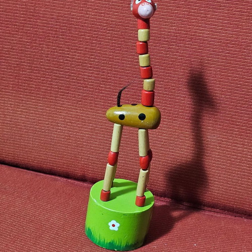 Wooden giraffe used in good condition