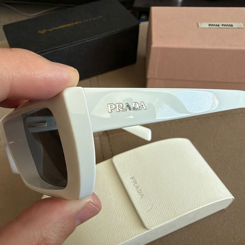Prada SPR24Y sunglasses like new, white frame, unisex