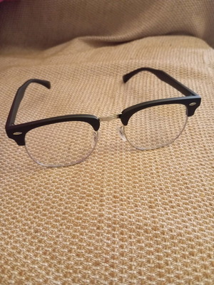 Myopia glasses new, black with cleaning cloth and cord
