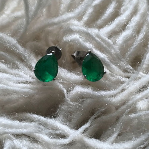 White gold stud earrings with green teardrop stone new