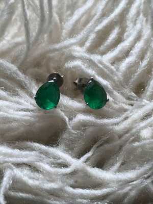 White gold stud earrings with green teardrop stone new