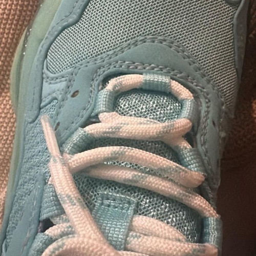 Balenciaga sneakers turquoise size 36 like new