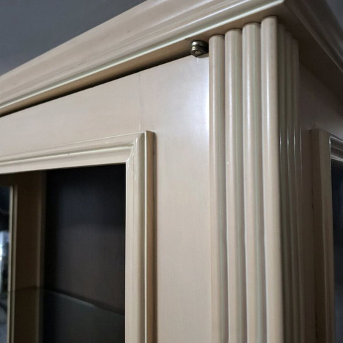 Showcase like new, height 196 cm, glass shelves