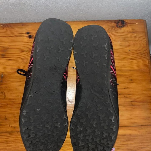 Puma football shoes like new, size EU 46, black with pink details