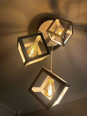 Leroy Merlyn ceiling light like new with bulbs