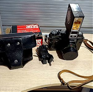 Φωτογραφική μηχανή ZENIT 11 με φακό, θήκη και ηλεκτρονικό φλάς στη συσκευασία του