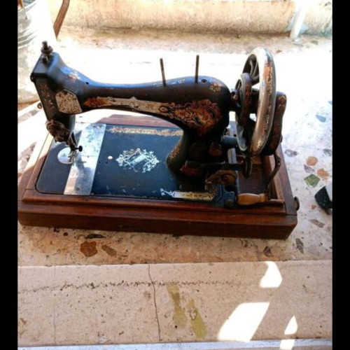 Antique 1900 Sinker Hand Crank Sewing Machine, collectible, fully functional