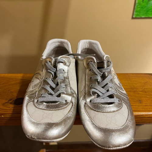 Gucci women's silver sports shoes like new, size 38.5