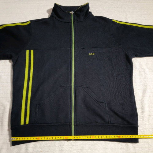 Unisex track jacket size M in excellent condition, black with fleece
