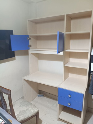 Modeco desk with bookshelf