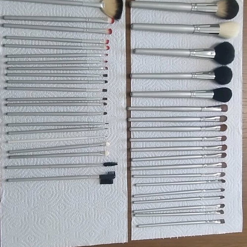 Makeup brushes used, set of 40 pieces with cleaner and accessories gift