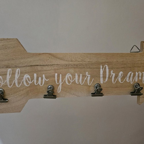 Wooden wall decor with 4 clips like new