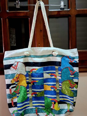 Beach bag new, shoulder type with zipper and inner pocket