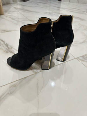 Calvin Klein ankle boots like new with transparent heel, size 37
