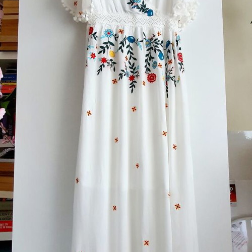 Long dress with embroidered flowers new, white, sizes S-M