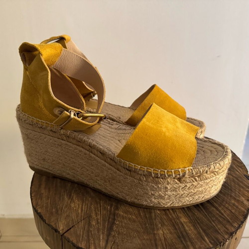 Alohas platform yellow like new, leather, size 39