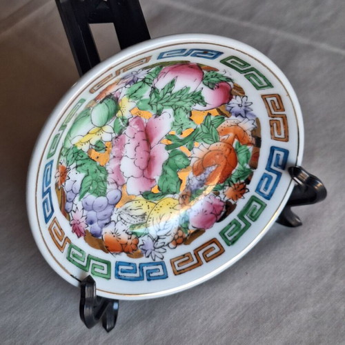 Vintage Chinese Mille Fleurs Famille Rose Plates Set of 6 like new